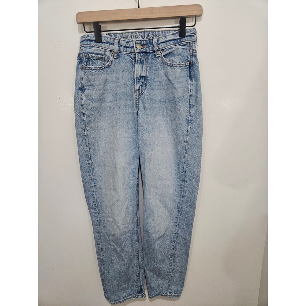 American Eagle Mom Jean Light Wash High Rise Tapered Denim Size 0 Short